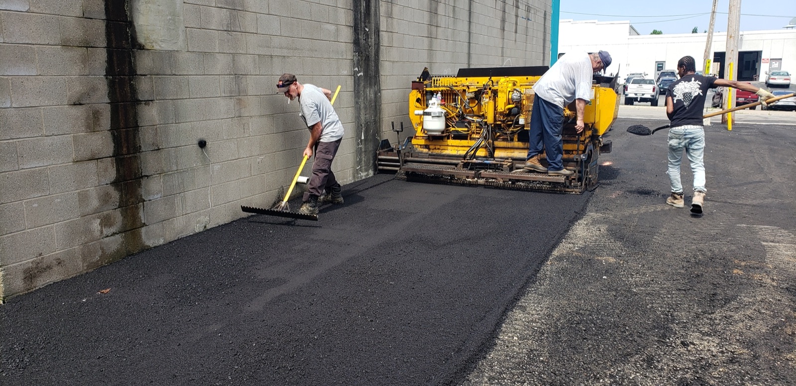Paver machine in action